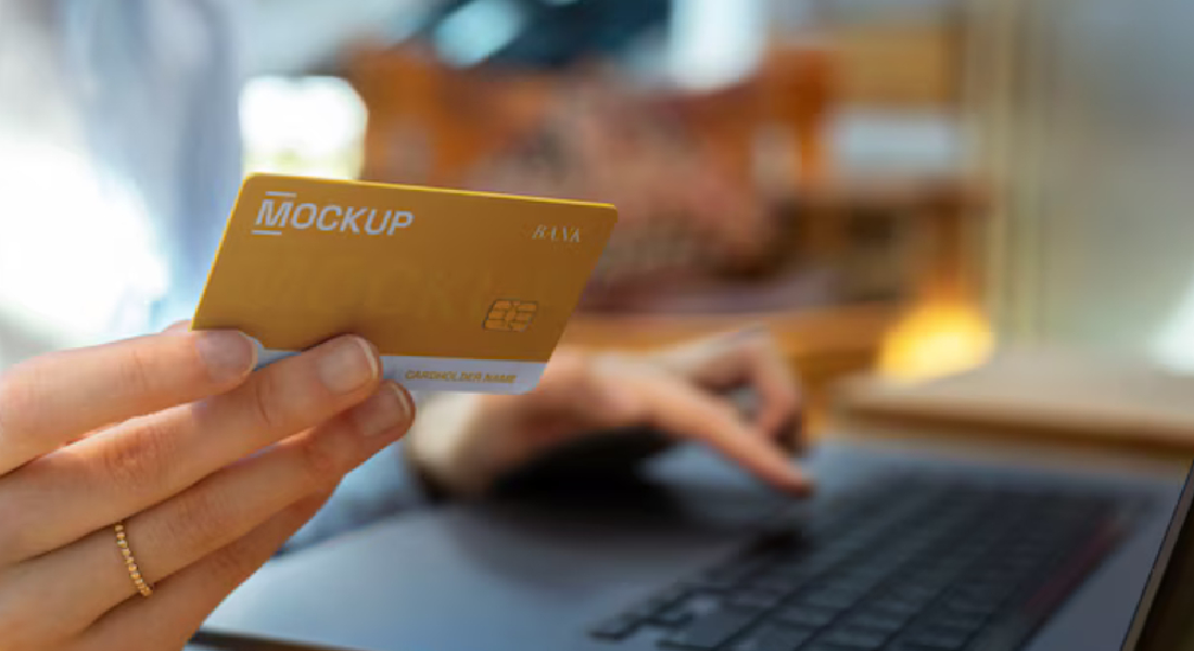 Illustration for Cashback vs Rewards: Which Credit Card is Right for You?
